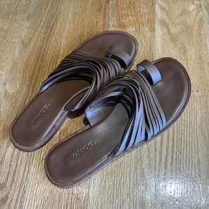 Vince Penrose Toering Slides 6.5 Brown and Tan Sandals